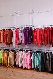 Ontdek de Schatten van Tweedehands Kleding: Duurzaam en Stijlvol