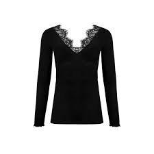 De Betovering van Luxe Kleding: Stijl, Kwaliteit en Prestige